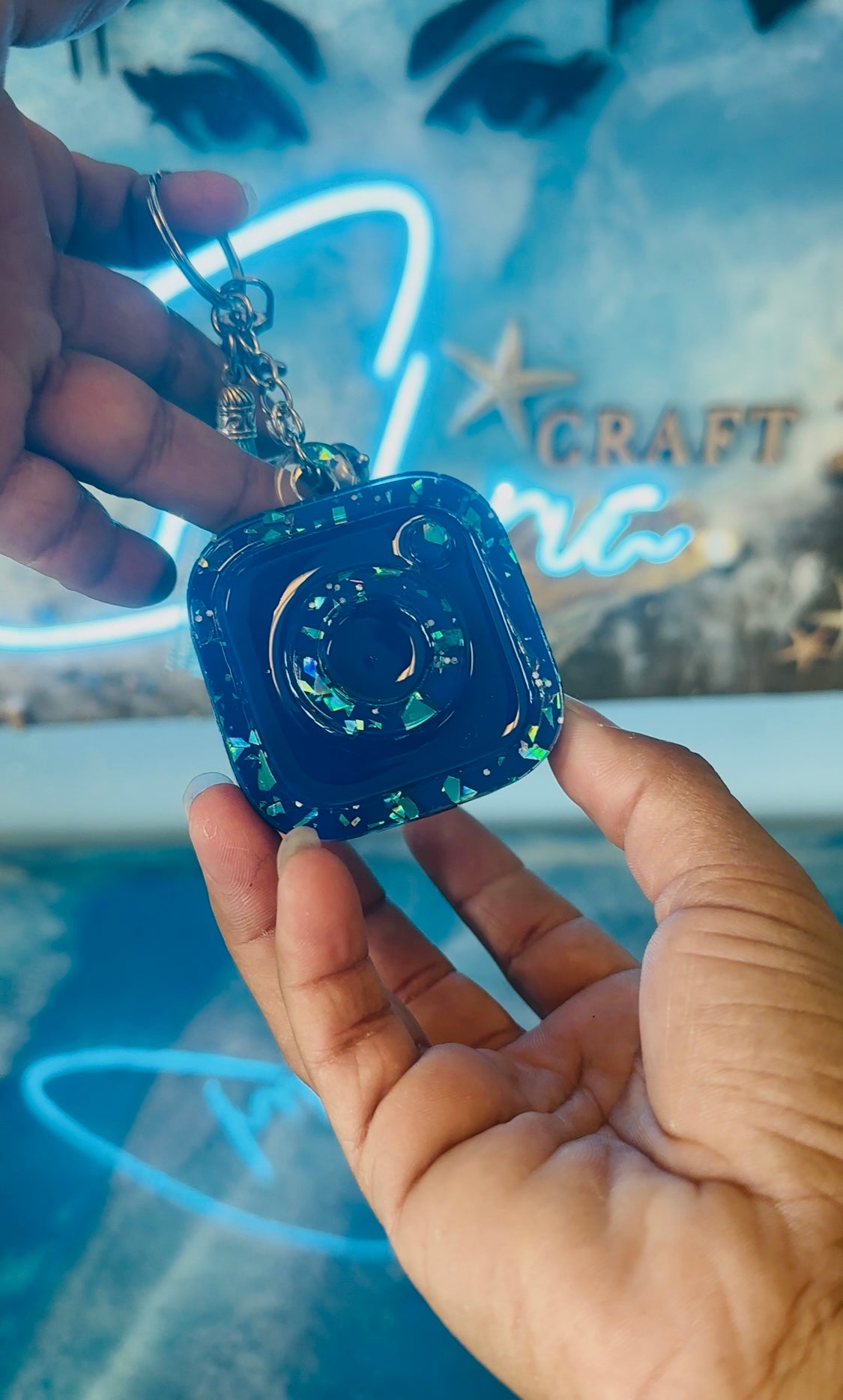 Smart Keychain – Instantly Share Your Business or Info