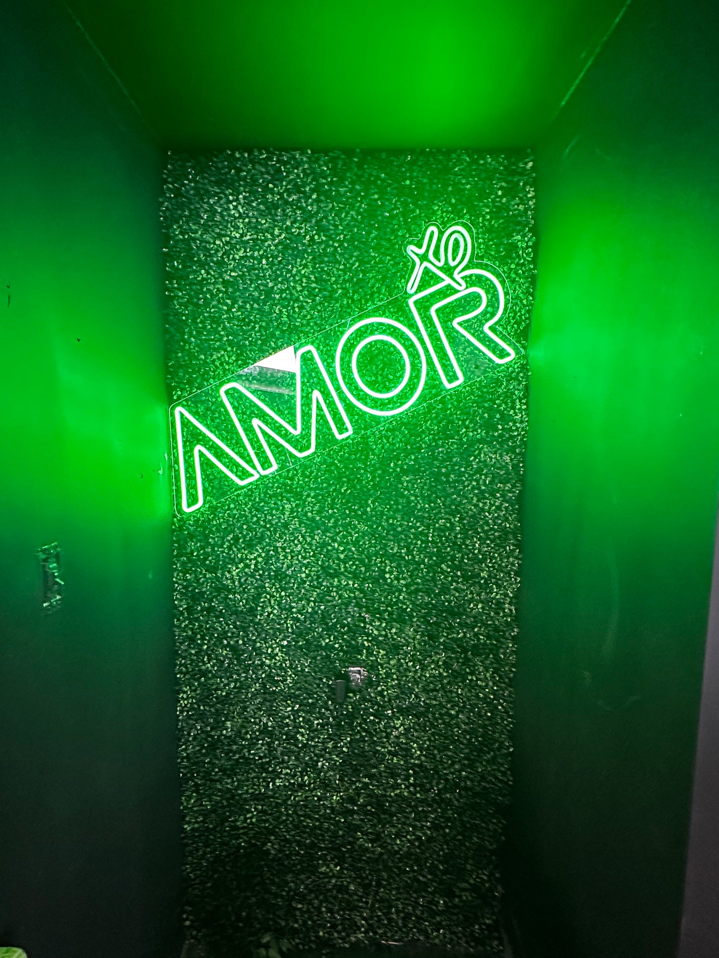 Letreros de neón depositan “cambio de precios sugerentes”